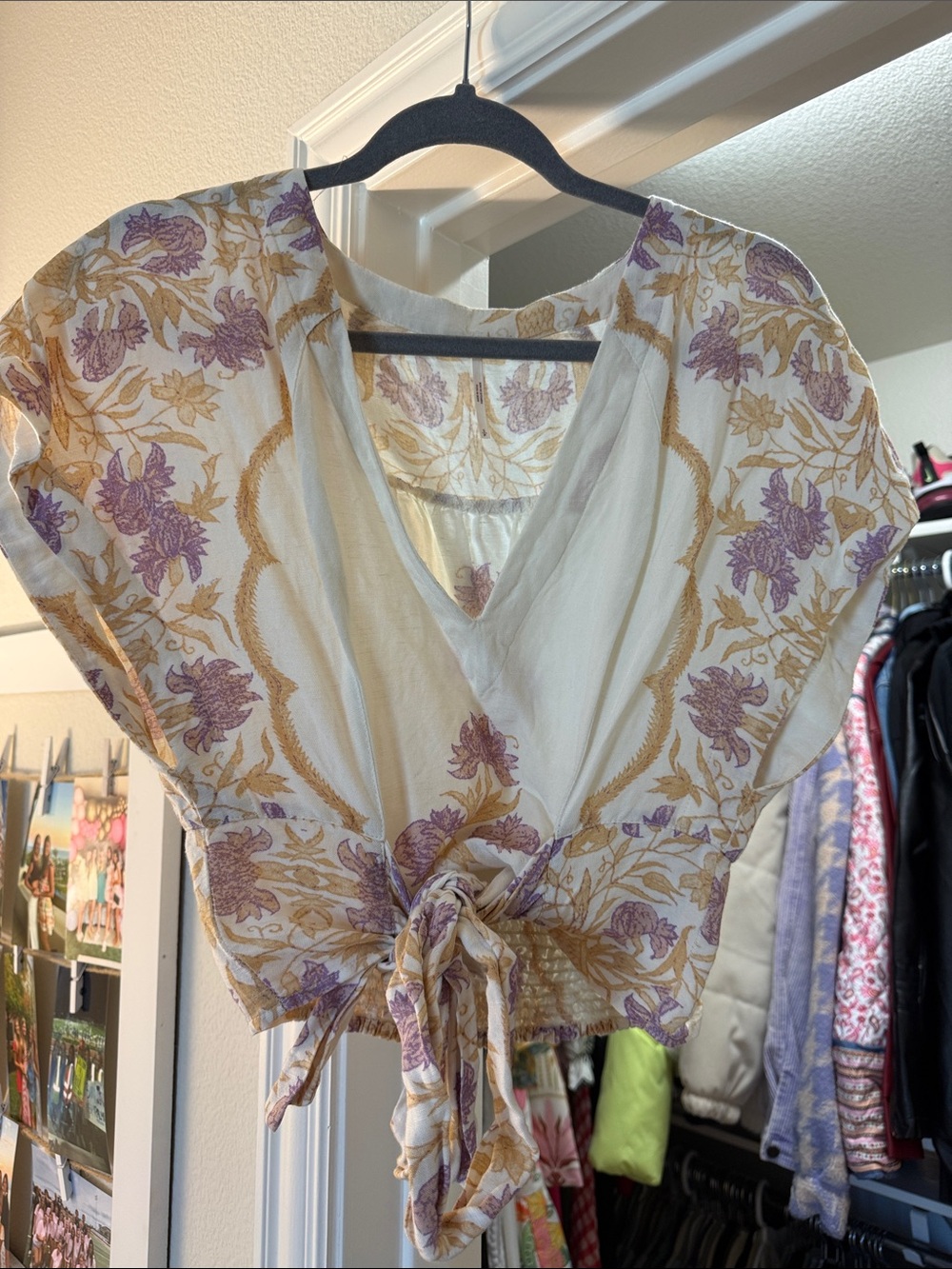 Women’s Cream Floral Tie-Front Blouse